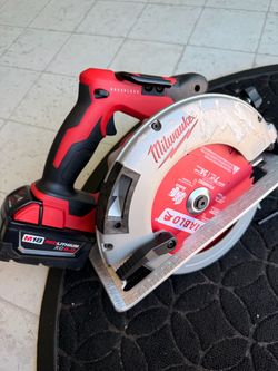 Circular saw Milwaukee