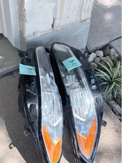 Ford fusion headlights with some damage in working condition only $20 for both