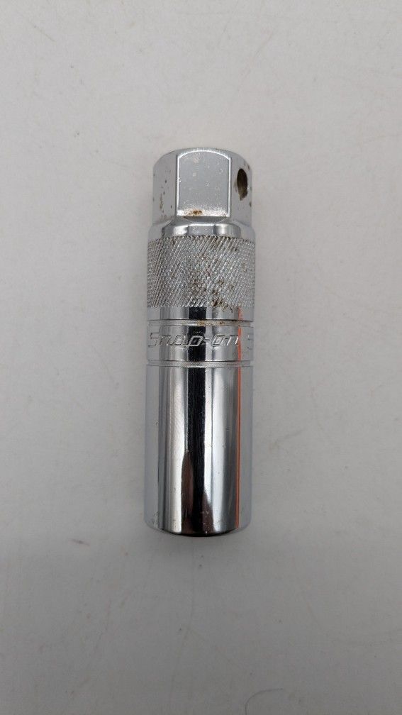 Snap-On (S9706KA) 3/8" Drive 6 Point SAE 5/8" Flank Drive Standard Retention Spack Plug Socket