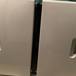 2  White Whirlpool  Pedestal  For Washer & Dryer Pedestals For Sale