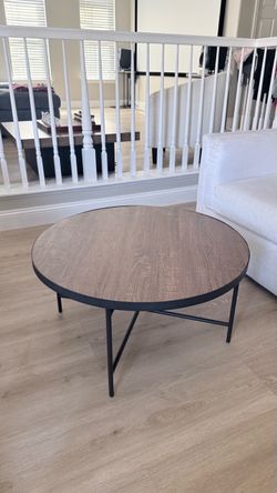 Round coffee table