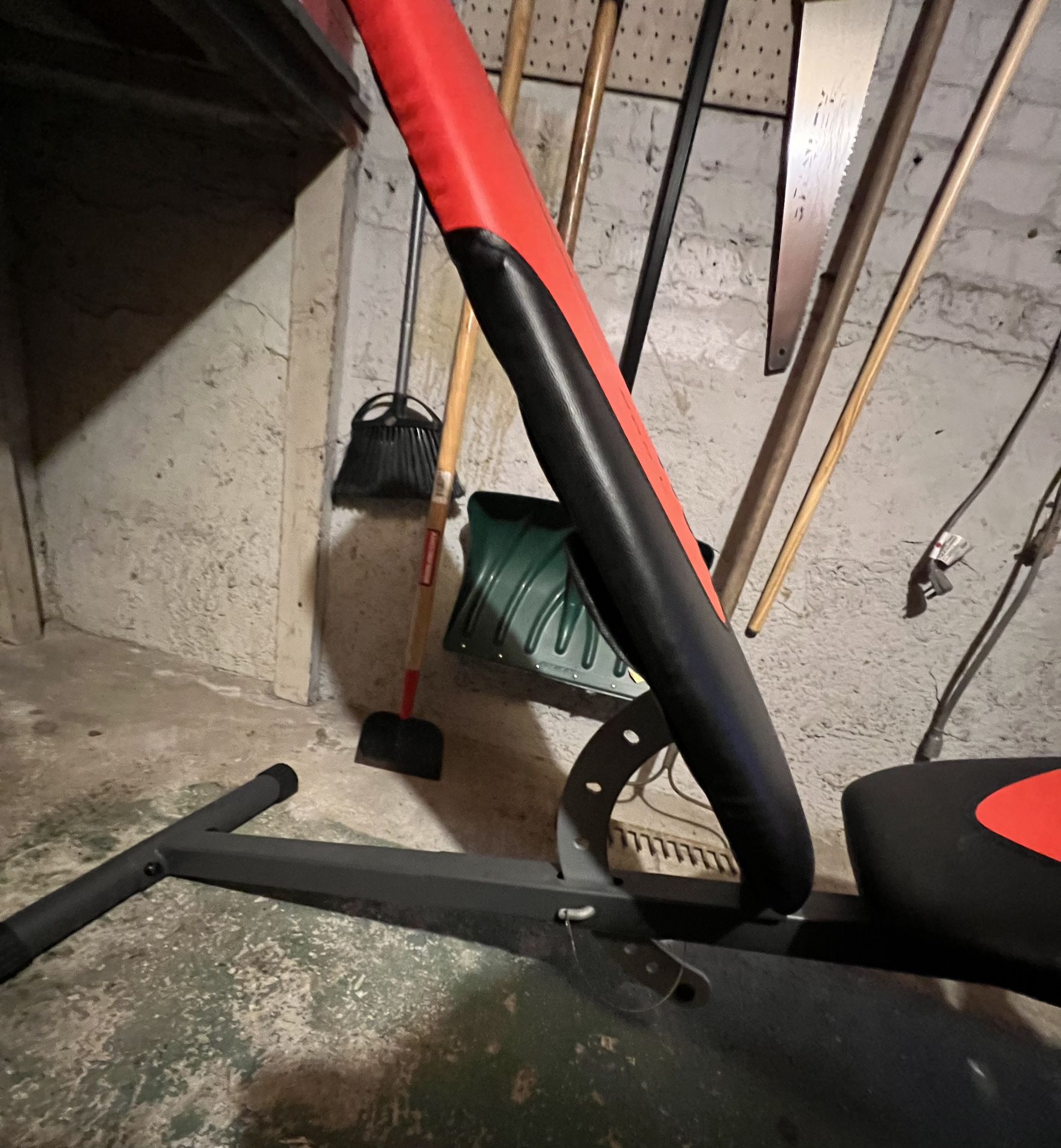 Weider Pro 225 L Adjustable Exercise Bench With Integrated Leg Lockdown 300 lb. Weight Limit for Sale in Chicago IL OfferUp