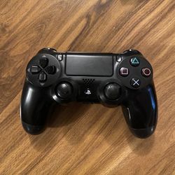 🔥 2 PS4 DualShock Controllers - Act Fast! Cheap & Ready to Go! 🔥