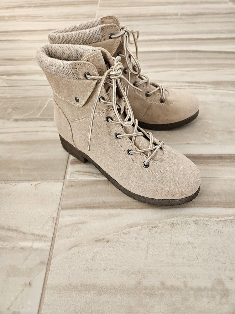 Womens Size 9.5 Brand New Boots Never Wore
