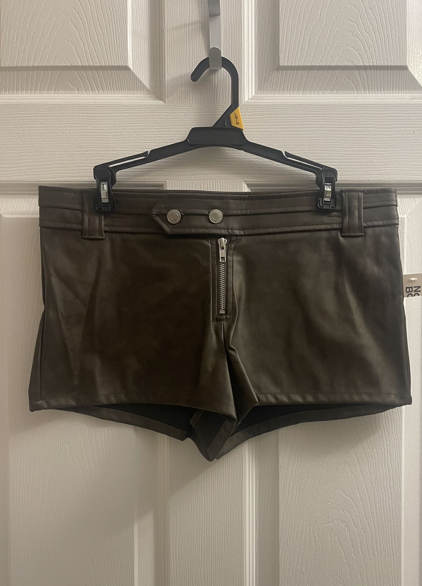 Brand New Zip Front Brown & Black Shorts Sizes XS- M & XL Juniors $6.00 Each
