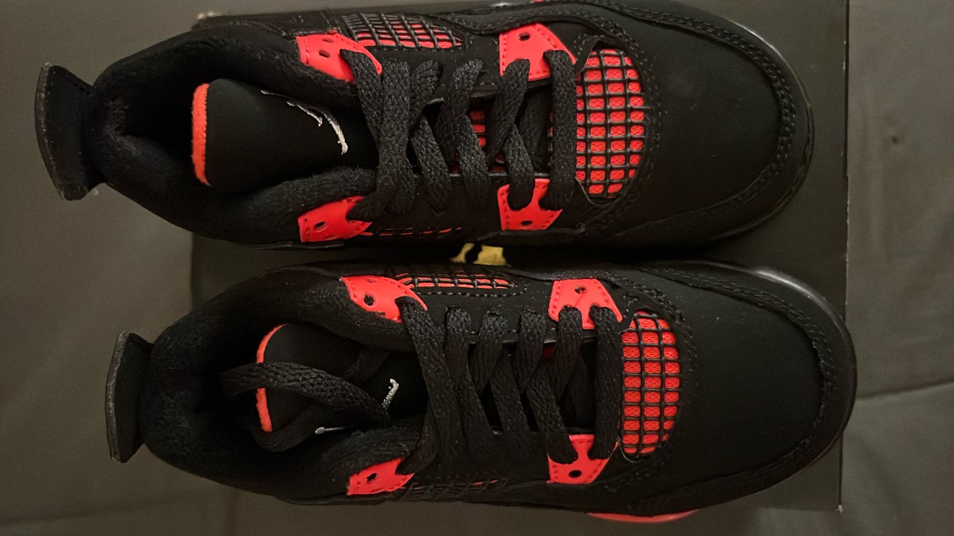 Jordan 4 Retro Red Thunder 11.5c