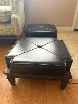 2 footstools