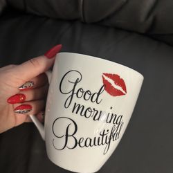 ☕ Cute Coffee Mug – “Good Morning Beautiful” 💋