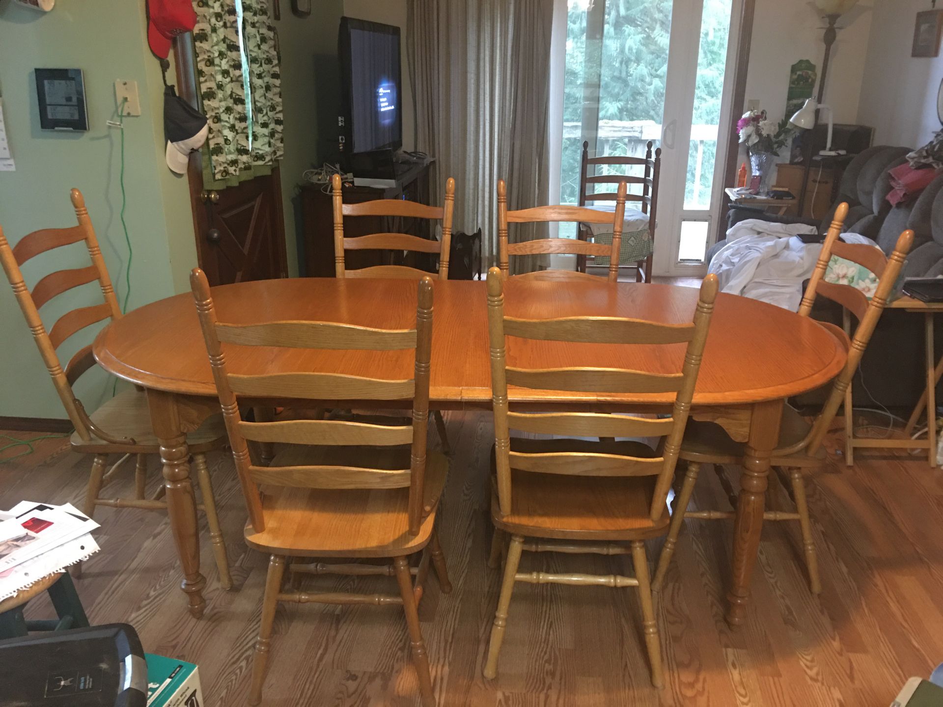 Dinning room table and 6 chairs 500.00