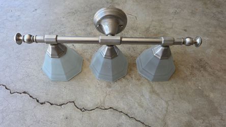 Bathroom light fixture