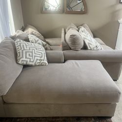 Jerome’s Furniture Couch 