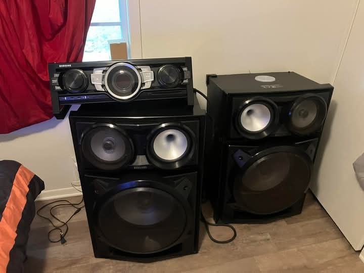 Samsung Giga Sound Speakers
