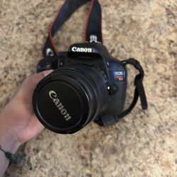 Canon EOS Rebel T2i Digital SLR Camera Black With Camera Bag And Battery Charger