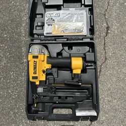 Dwalt 16 Gauge Finish Nailer