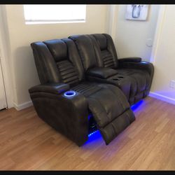 Luxury Style Leather loveseat  Power Recliners With adjustable headrest very Comfortable In Excellent Condition No Rips No Stains like New with usb  a