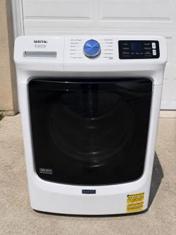 2025 Maytag like new Front Load Washer