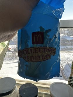 McDonald’s Collector’s Edition Cups Hello Kitty And Snoopy