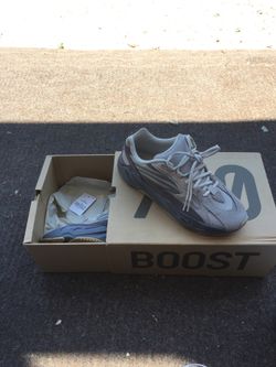 Only tried on never worn size 9 1/2 275