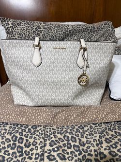Michael Kors Signature Tote Bag