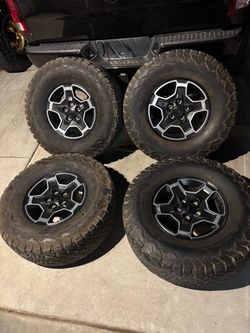Jeep rubicon wheels and tires