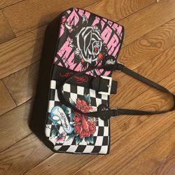 Ed Hard Shoulder Bag