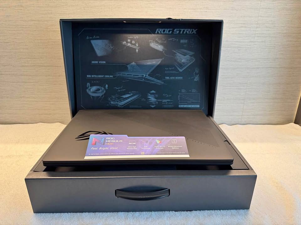 Asus Scar 18 with 275HX processor, RTX 5090 GPU, 64GB Ram and 2TB Gen5 SSD
