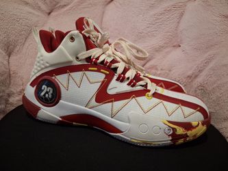 Basketball shoes us size 7.5