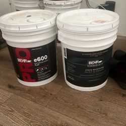 Cubetas De Pintura Blanca Y Azul  Están Nuevas