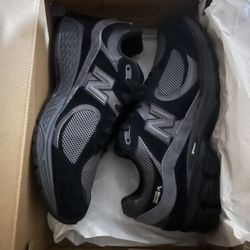 Black new balances 2002rs size 10