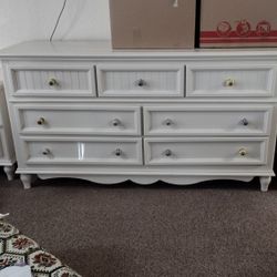 Dresser And End Tables 