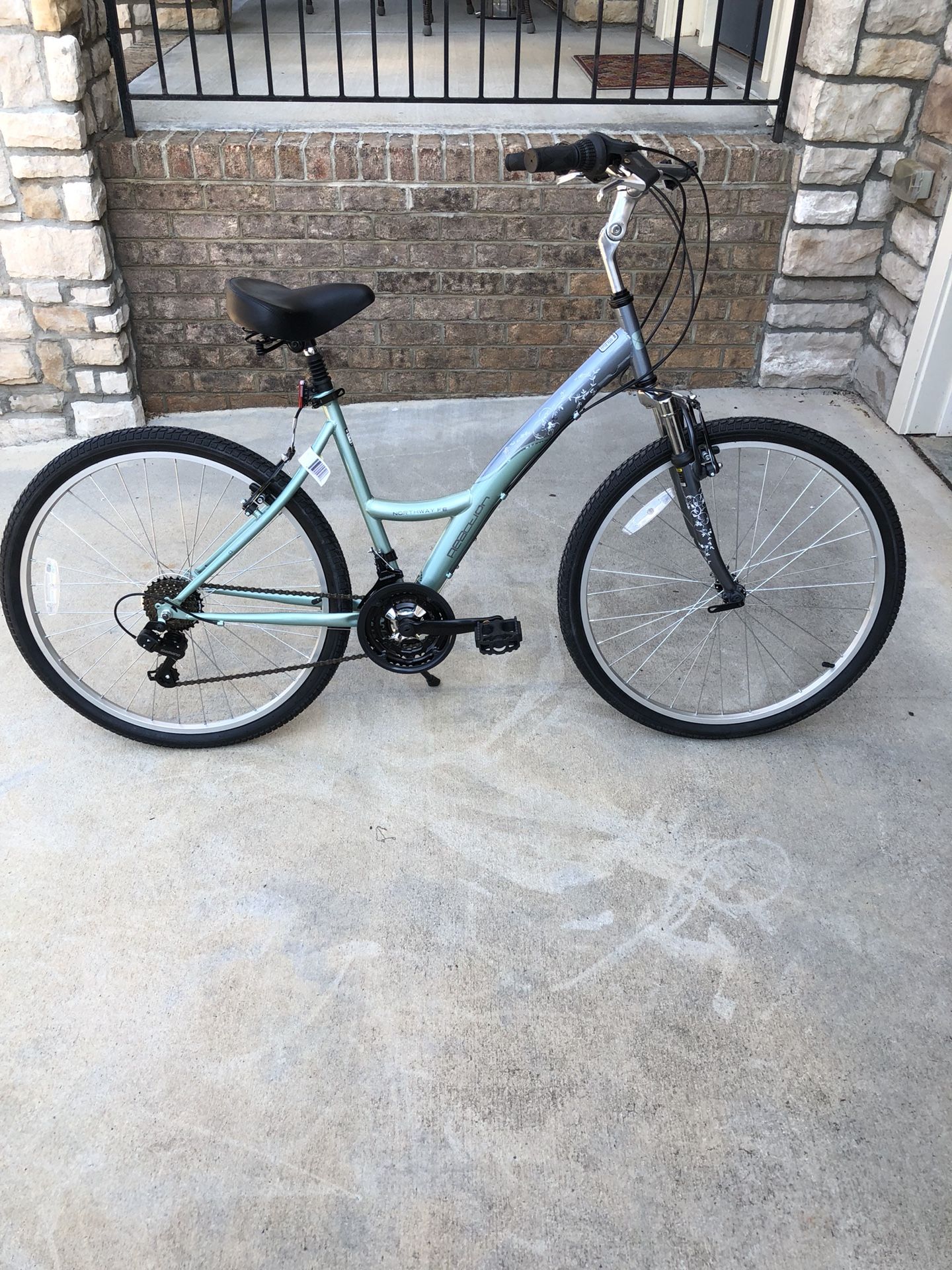 Reaction Northway FE Comfort Bike, 21-Speed. Good for 5’3”-5’6” HEIGHT