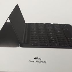 Apple iPad Smart Keybord like new With receipt 