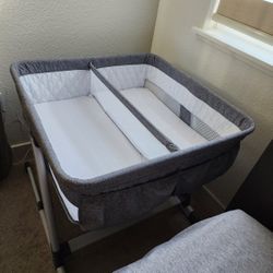 Twin Bassinet For Babies ( cash Only)