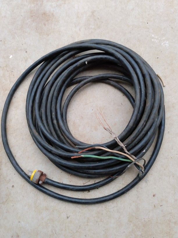 Extension cord 45 feet w/ Plug but no outlet very flexible