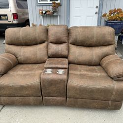 New!! Earl - Motion Loveseat With Console Double-Recliner Brown Faux Leather (Small Tear)