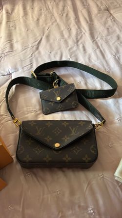 Louis V crossbody bag ,