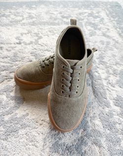 Boys shoes