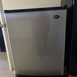 Sanyo 18x24 Small Refrigerator 