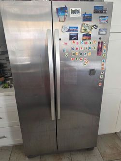 Kenmore french door refrigerator 25 cuft, stainless steel, works fine