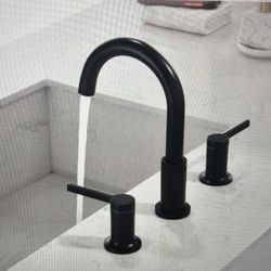 FLG 8 in. Bathroom Faucet in Matte Black $65 ( Southgate)