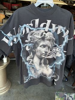 New Mens Graphic Tee 10/10 Condition Sz Large 