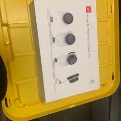 Home security cameras, 2K pro family four pack brand new never used