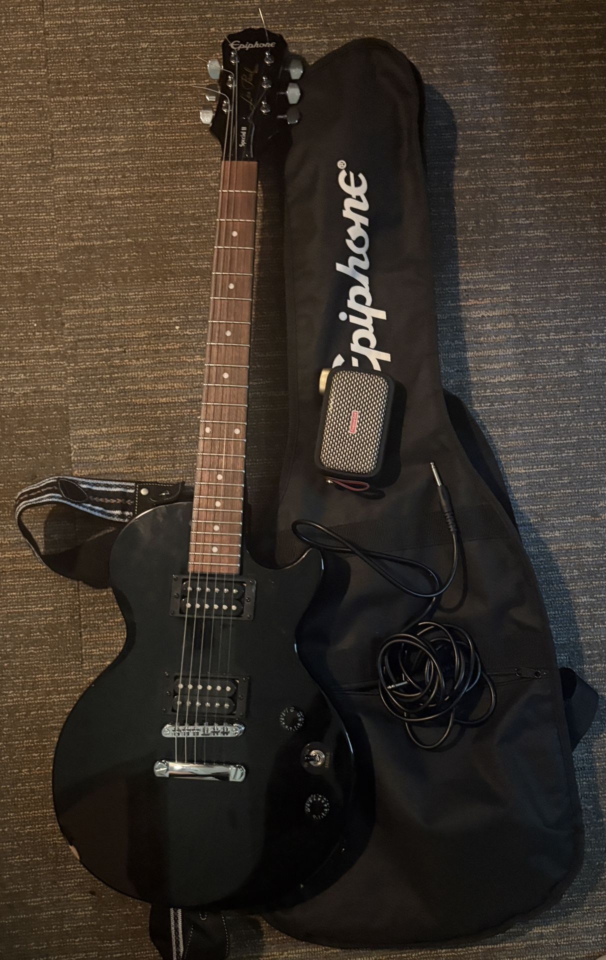 Electric guitar w/ AMP & accessories