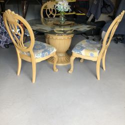Dining Table & Chairs (NO SCAMMERS NO CODES)