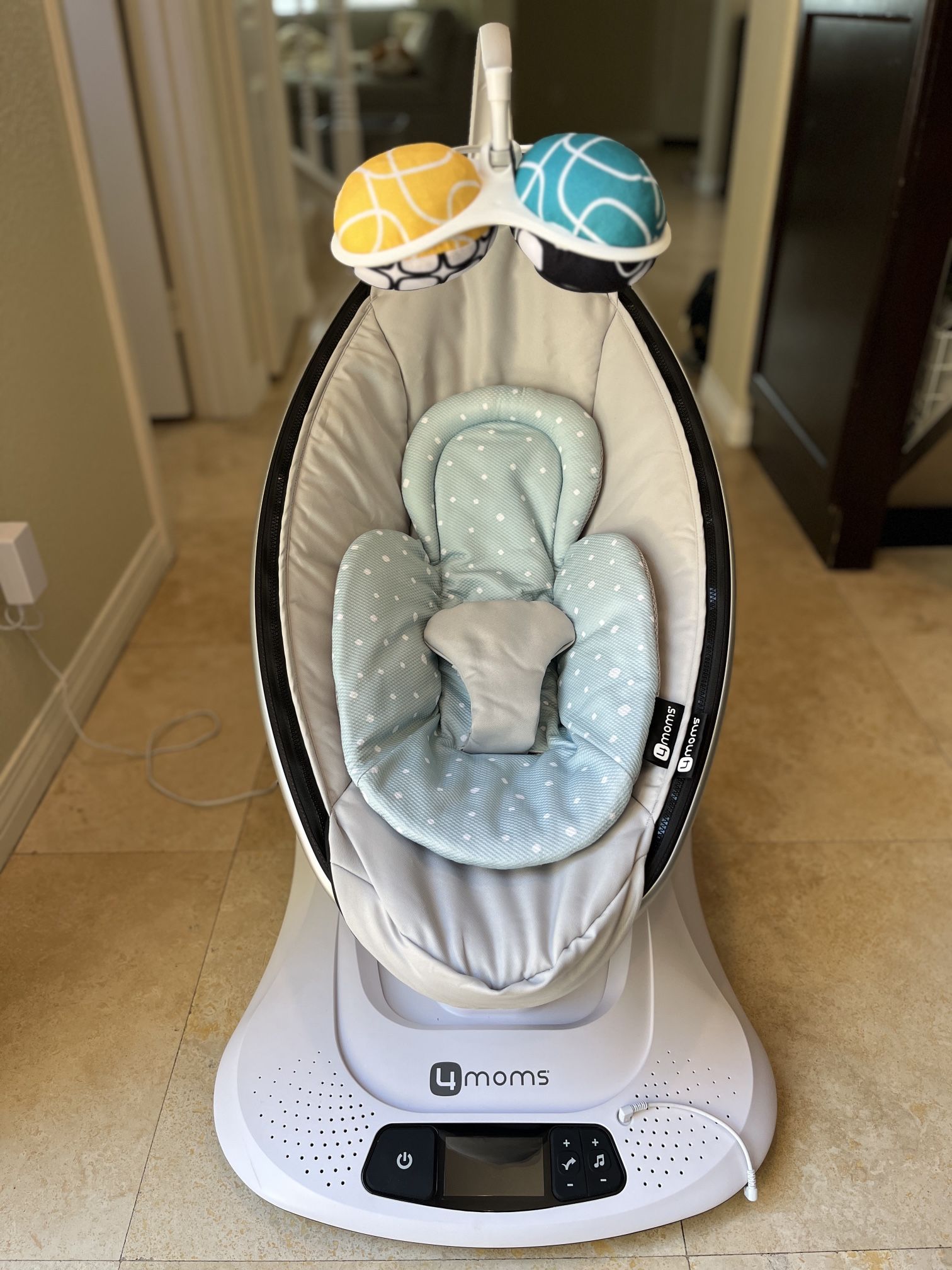 EXCELLENT CONDITION! 4moms MamaRoo Multi-Motion Baby Swing, Bluetooth, Infant Insert
