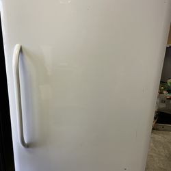 Frigidare Freezer Stand Up 6ft Tall