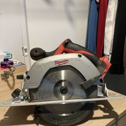 Milwaukee Circular Saw 