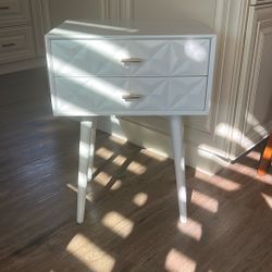 Side/End Table. Nightstand 