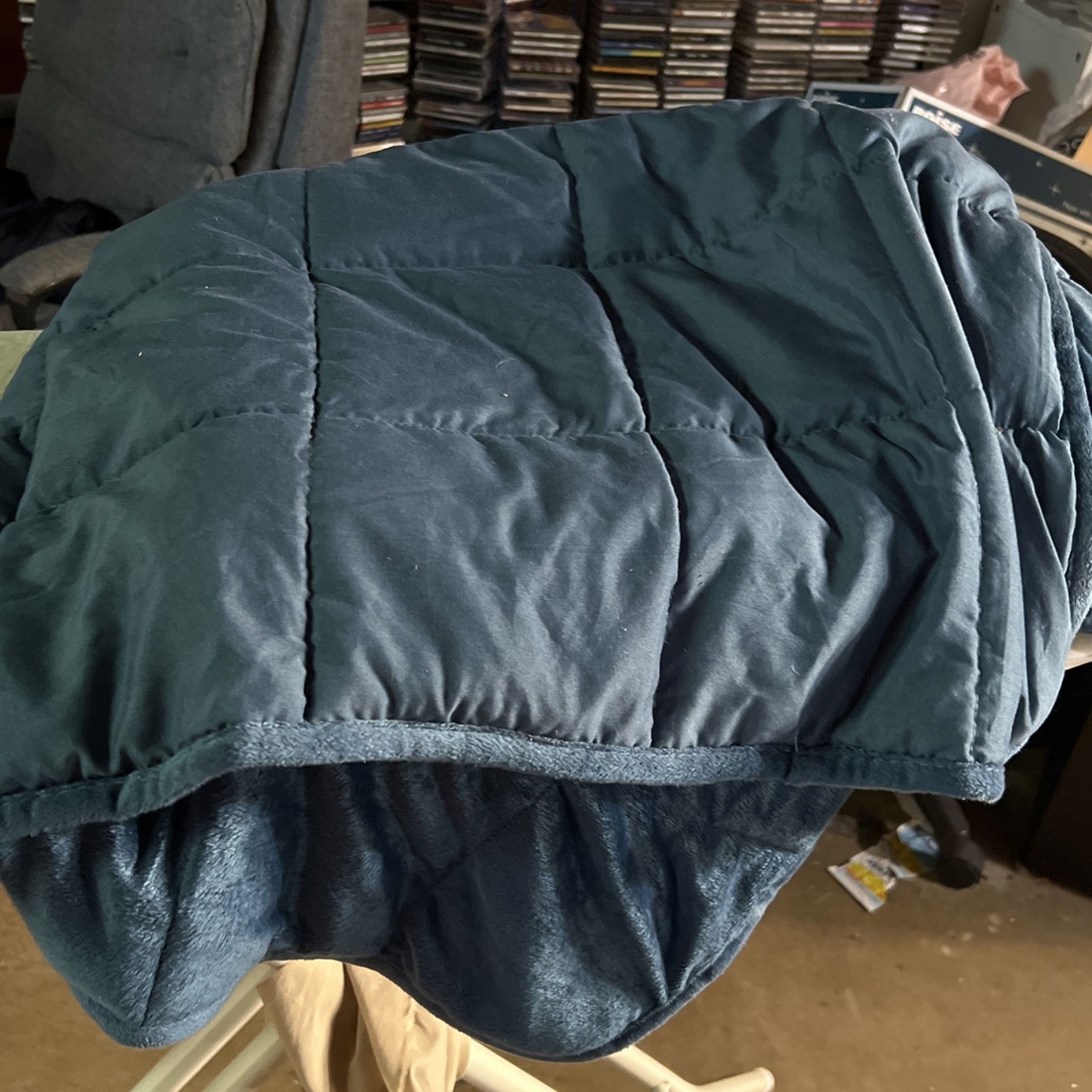 48x 72 Mint Condition Weighted Blanket 