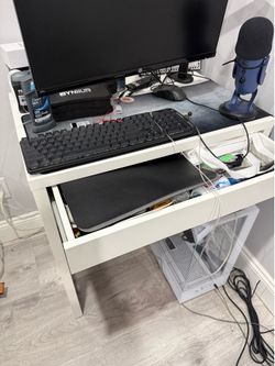 Computer desk